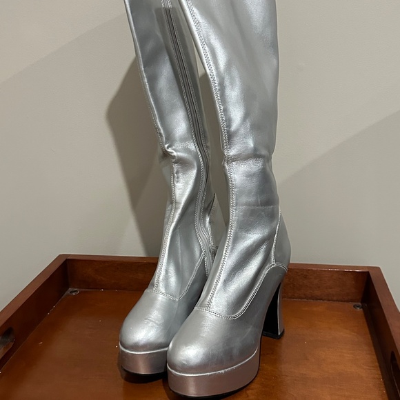 Funtasma Exotica-2000 Platform Boots, Silver, Size 8 - Picture 7 of 11